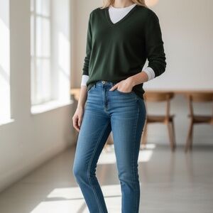 Brooks Brothers Women’s Green V Neckline Merino Wool Sweater Medium